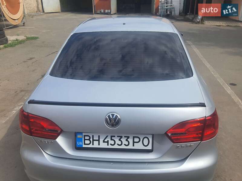 Седан Volkswagen Jetta 2012 в Великодолинському