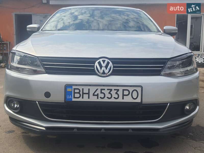 Седан Volkswagen Jetta 2012 в Великодолинському