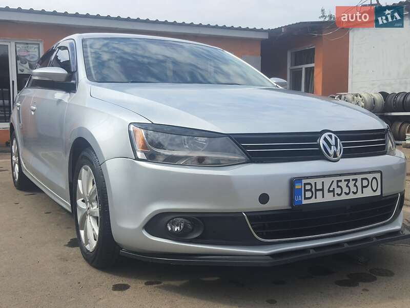 Седан Volkswagen Jetta 2012 в Великодолинському
