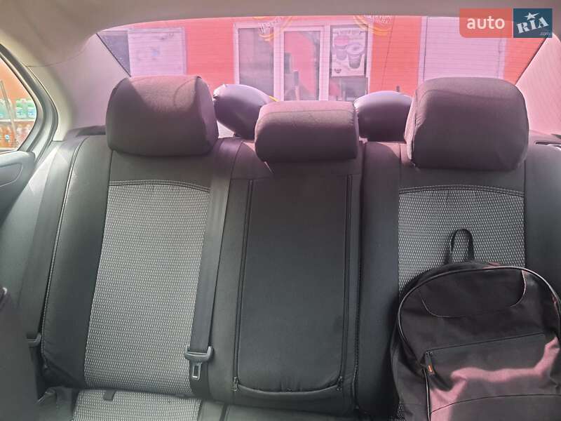 Седан Volkswagen Jetta 2012 в Великодолинському
