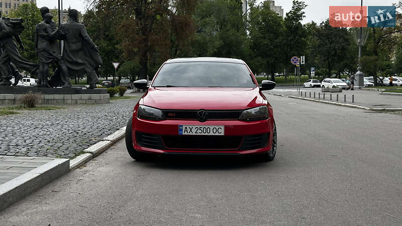 Седан Volkswagen Jetta 2013 в Харькове