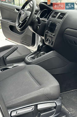 Седан Volkswagen Jetta 2015 в 