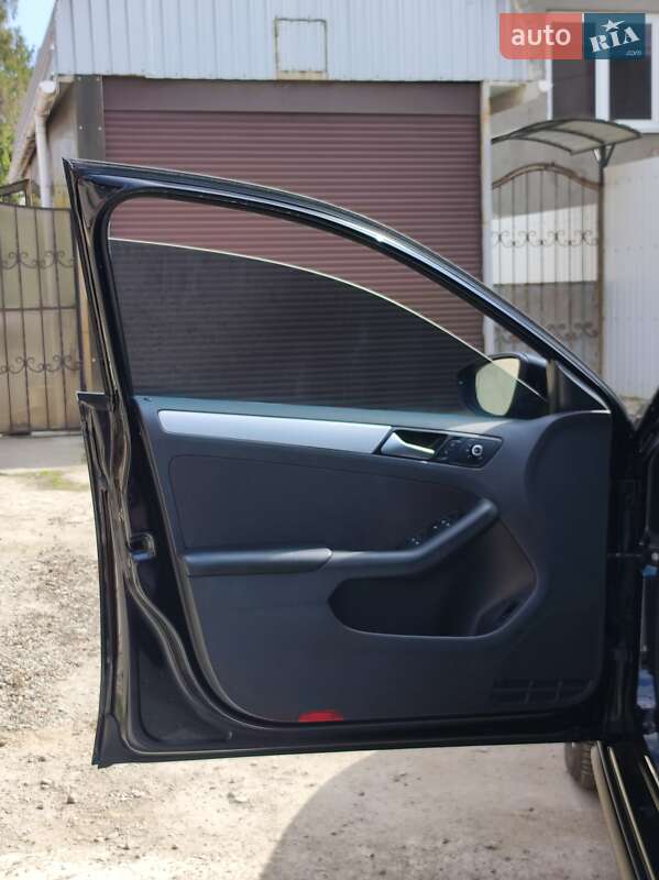 Седан Volkswagen Jetta 2013 в Одесі