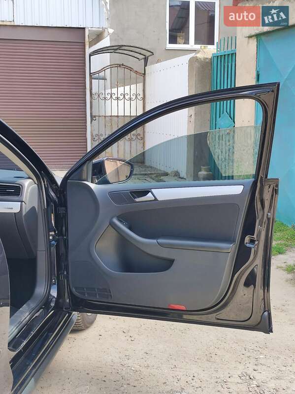 Седан Volkswagen Jetta 2013 в Одесі