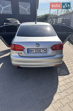 Седан Volkswagen Jetta 2013 в 
