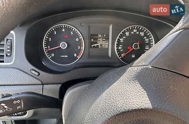 Седан Volkswagen Jetta 2013 в 