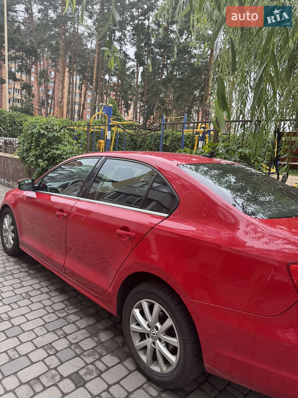 Седан Volkswagen Jetta 2013 в Ирпене