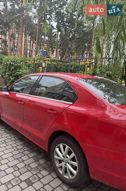 Седан Volkswagen Jetta 2013 в 