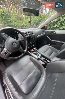 Седан Volkswagen Jetta 2013 в 