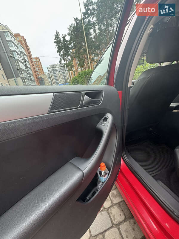 Седан Volkswagen Jetta 2013 в Ирпене