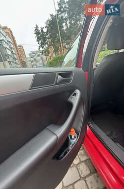 Седан Volkswagen Jetta 2013 в 
