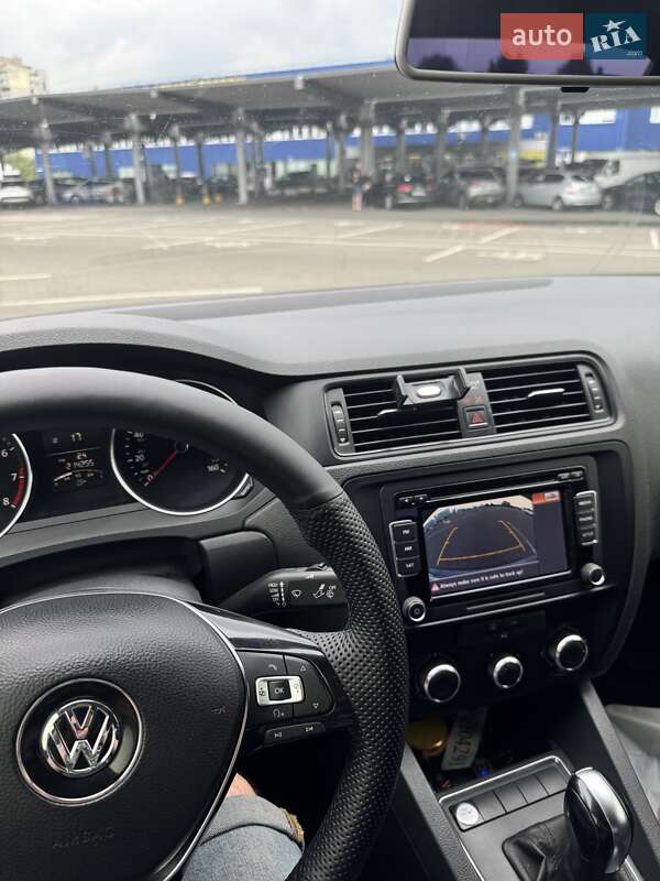 Седан Volkswagen Jetta 2015 в Киеве