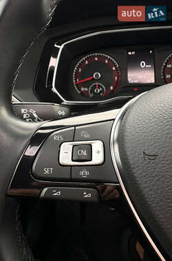 Седан Volkswagen Jetta 2019 в 