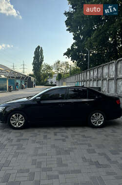 Седан Volkswagen Jetta 2014 в 