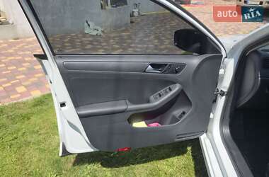 Седан Volkswagen Jetta 2016 в 