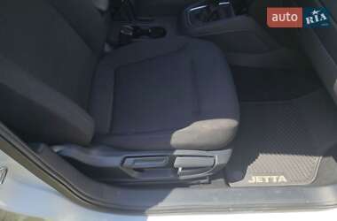 Седан Volkswagen Jetta 2016 в 
