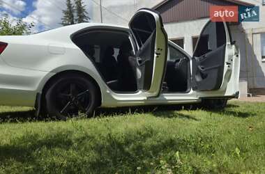 Седан Volkswagen Jetta 2016 в 