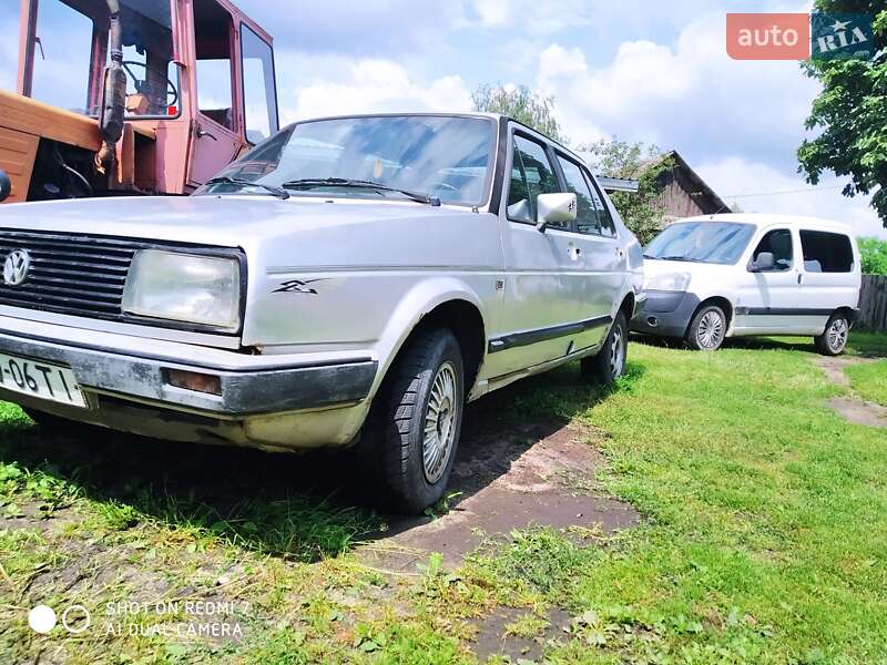 Седан Volkswagen Jetta 1987 в Березному