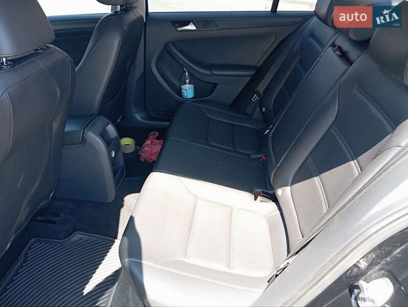 Седан Volkswagen Jetta 2015 в Одесі