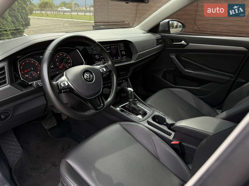 Седан Volkswagen Jetta 2019 в Киеве