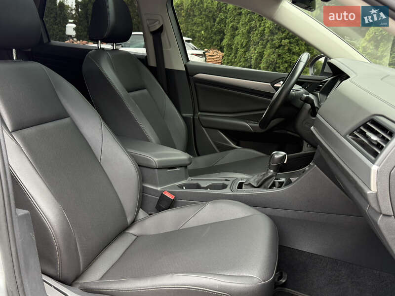 Седан Volkswagen Jetta 2019 в Киеве