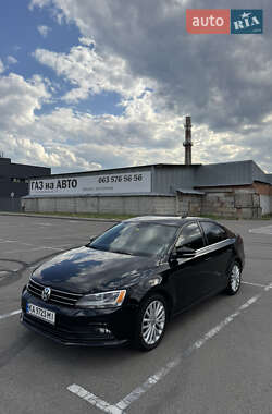 Седан Volkswagen Jetta 2015 в Києві