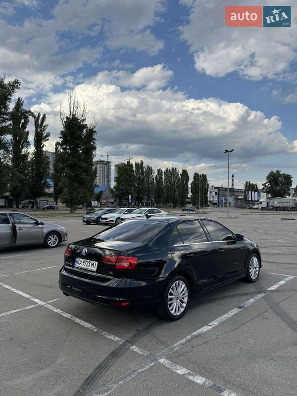 Седан Volkswagen Jetta 2015 в Киеве