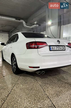 Седан Volkswagen Jetta 2017 в 