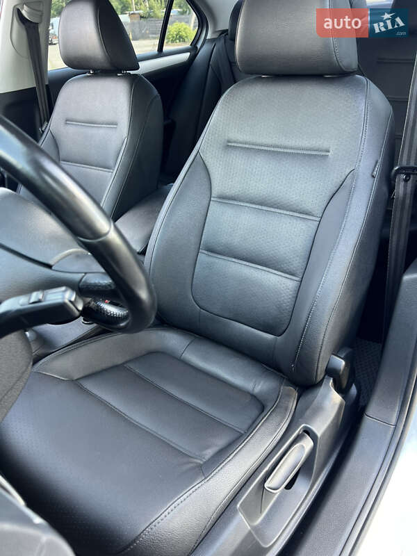 Седан Volkswagen Jetta 2012 в Киеве