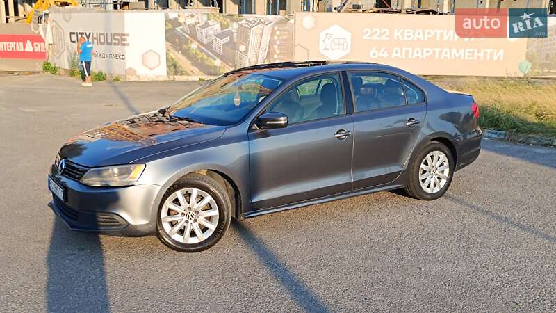 Седан Volkswagen Jetta 2013 в Львове