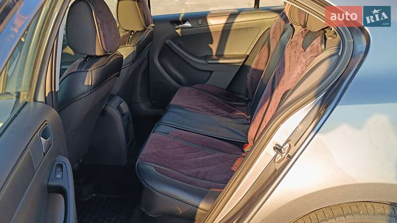 Седан Volkswagen Jetta 2013 в Львове