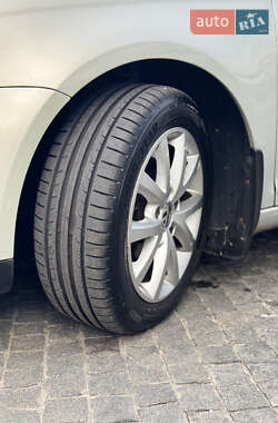 Седан Volkswagen Jetta 2010 в 