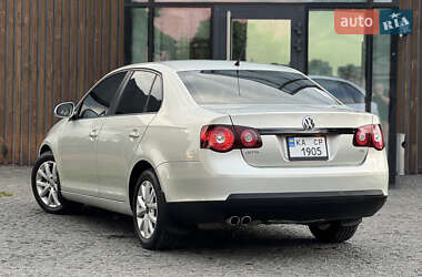 Седан Volkswagen Jetta 2010 в 