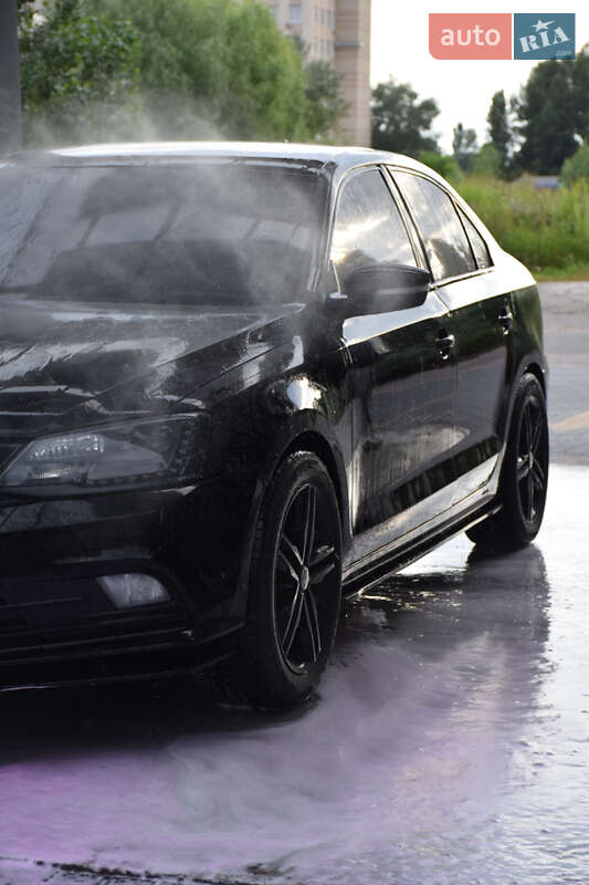 Седан Volkswagen Jetta 2016 в Киеве