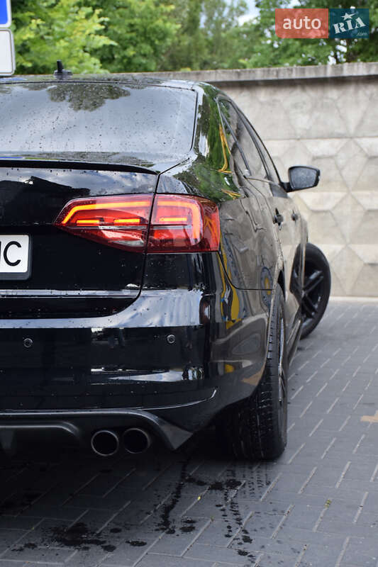 Седан Volkswagen Jetta 2016 в Киеве