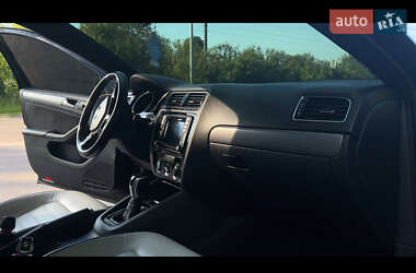 Седан Volkswagen Jetta 2016 в 