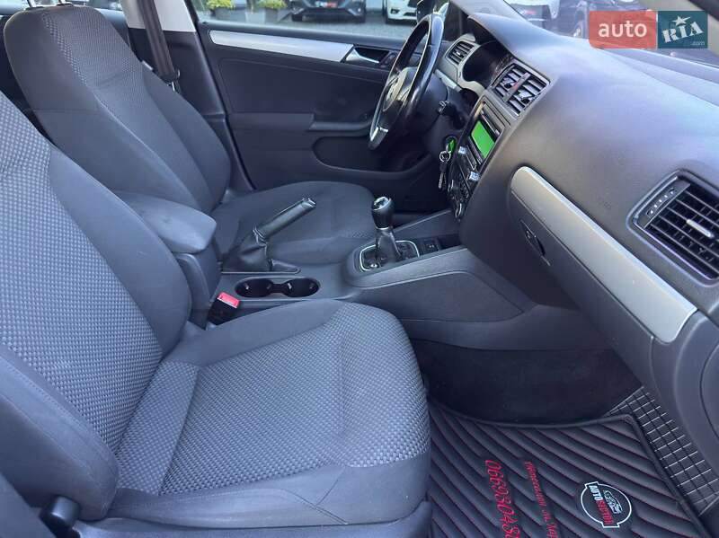 Седан Volkswagen Jetta 2012 в Харькове