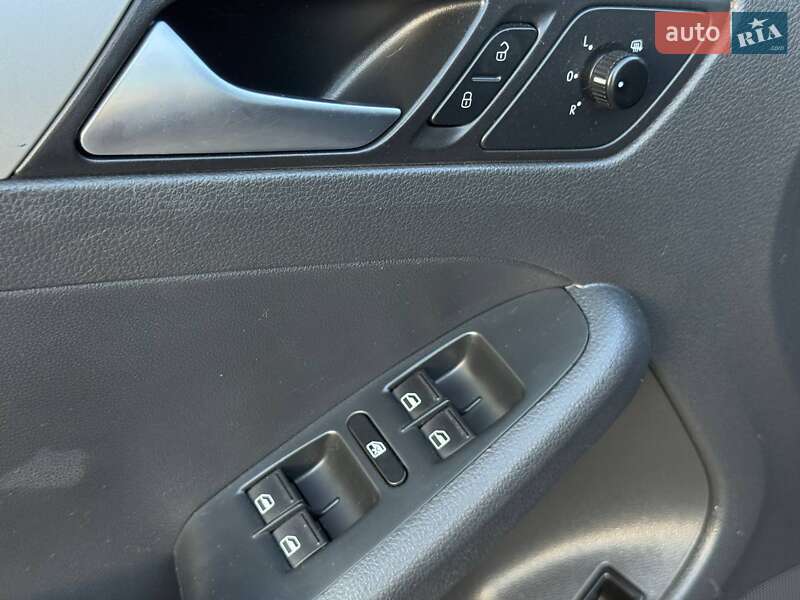Седан Volkswagen Jetta 2012 в Харькове