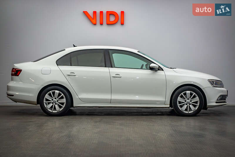Седан Volkswagen Jetta 2016 в Киеве