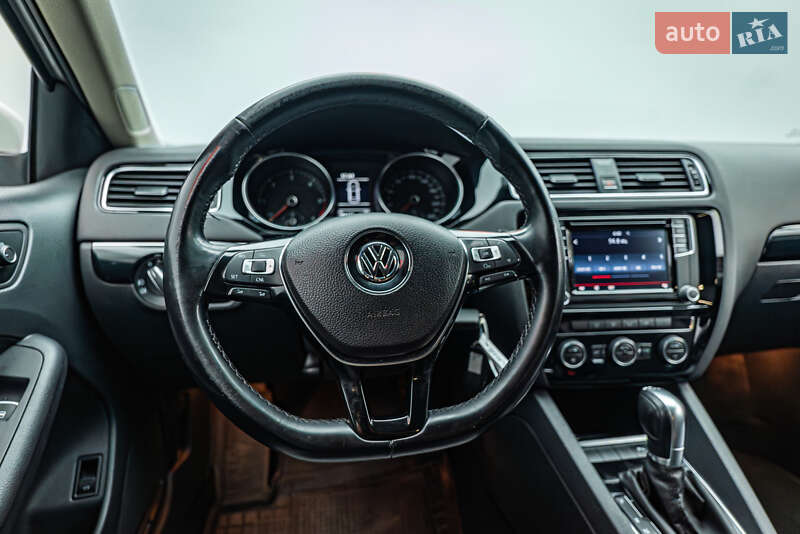 Седан Volkswagen Jetta 2016 в Киеве