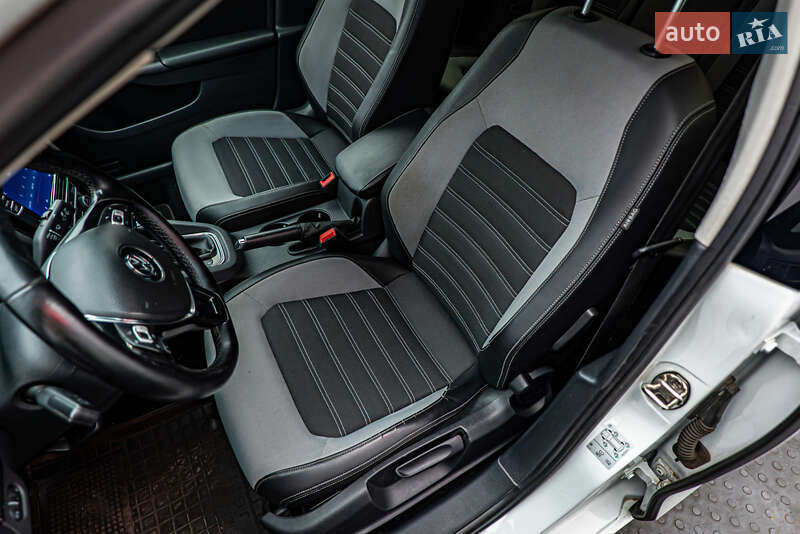 Седан Volkswagen Jetta 2016 в Киеве