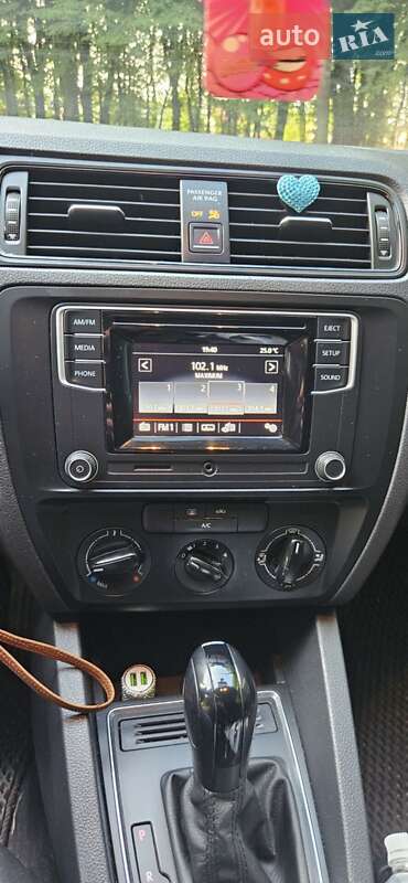 Седан Volkswagen Jetta 2016 в Львове