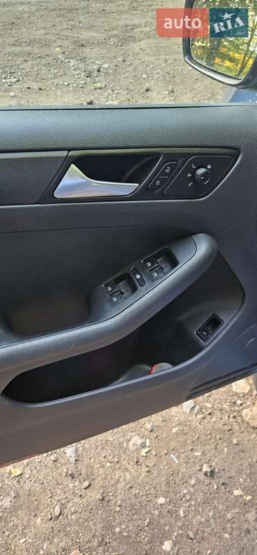 Седан Volkswagen Jetta 2016 в Львове