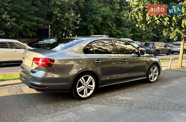 Седан Volkswagen Jetta 2017 в 