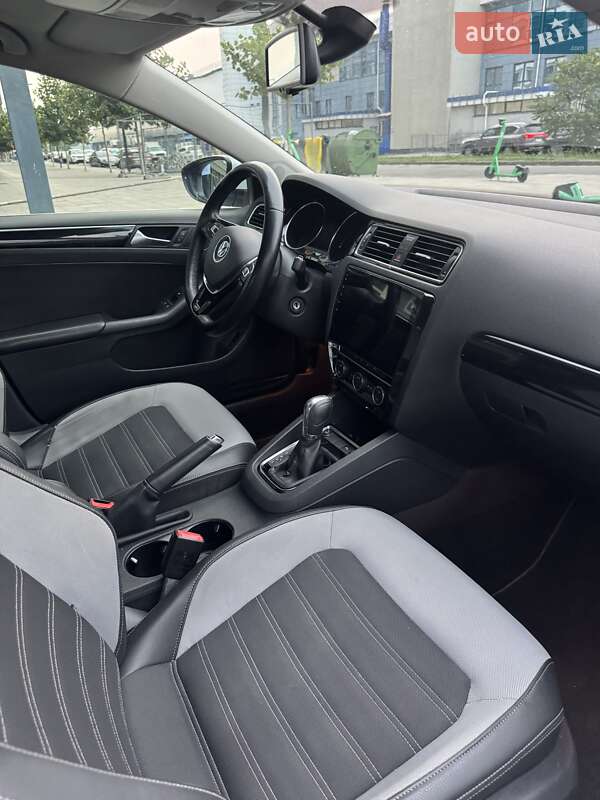 Седан Volkswagen Jetta 2016 в Киеве