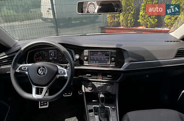 Седан Volkswagen Jetta 2018 в 
