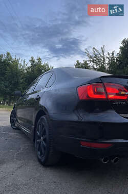 Седан Volkswagen Jetta 2012 в 