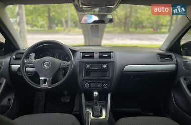 Седан Volkswagen Jetta 2012 в 