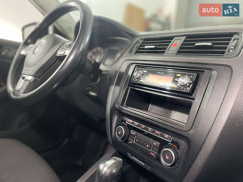 Седан Volkswagen Jetta 2012 в Николаеве