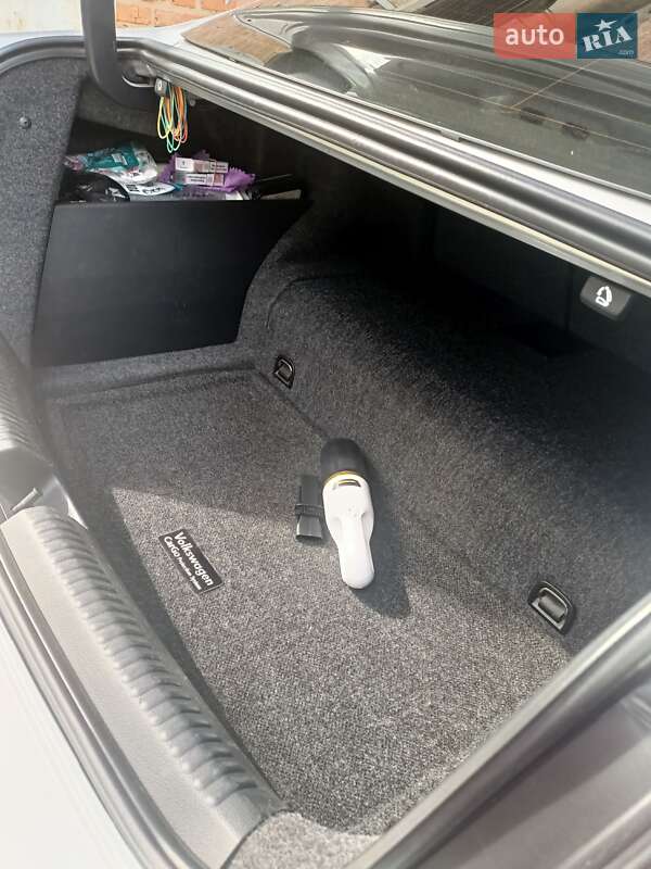 Седан Volkswagen Jetta 2013 в Сквирі